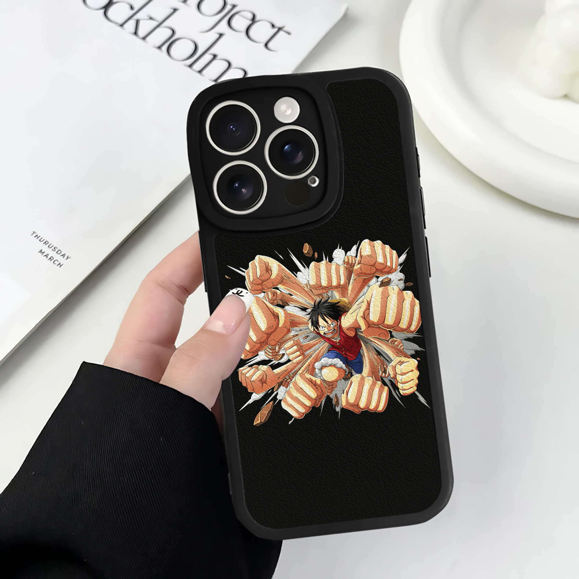 （画像用） ワンピース モンキー・D・ルフィ ONE PIECE Monkey D. Luffy 【iPhone 16シリーズ対応】シリコンスマホケース（レザー調） 材質：シリコン